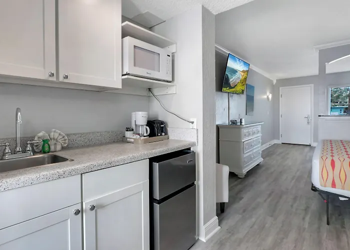 Pelican Pointe Clearwater Motel 3*
